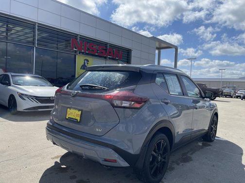 Boulder Gray Pearl 2023 Nissan Kicks SV