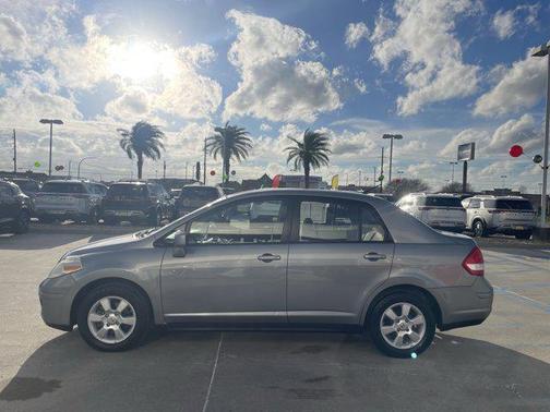 2009 Nissan Versa 1.8 SL