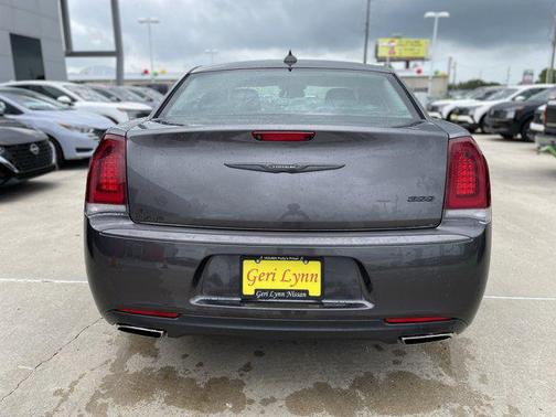 2022 Chrysler 300 Touring