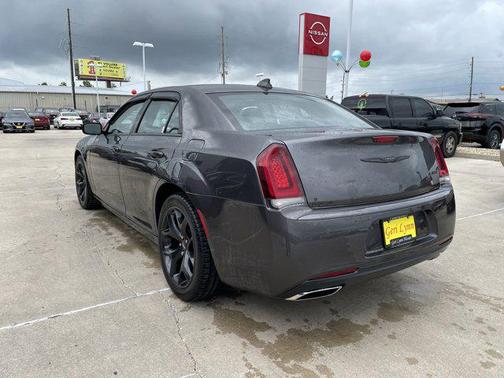 2022 Chrysler 300 Touring