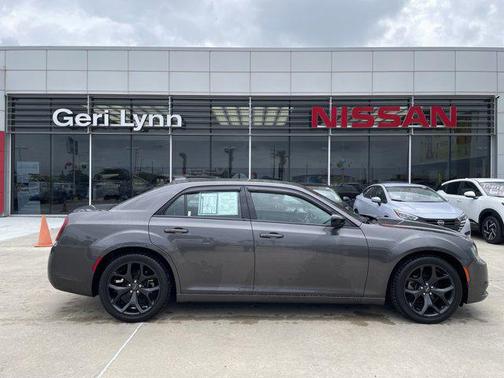 2022 Chrysler 300 Touring