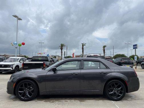 2022 Chrysler 300 Touring
