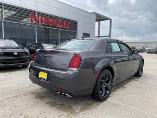 2022 Chrysler 300 Touring