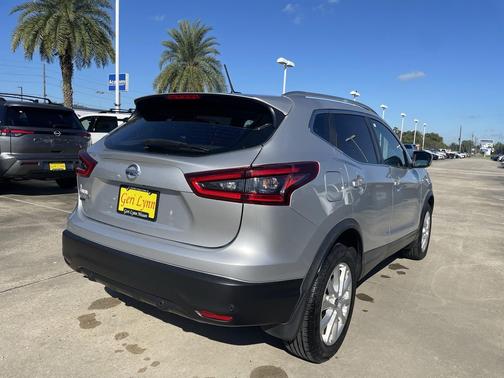 Brilliant Silver Metallic 2020 Nissan Rogue Sport SV