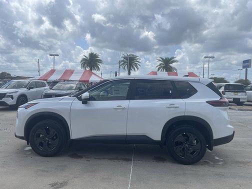 Everest White Pearl Tricoat 2026 Nissan Rogue SV