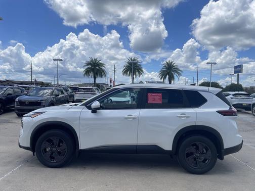 Everest White Pearl Tricoat 2026 Nissan Rogue SV