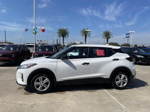 2025 Nissan Kicks S