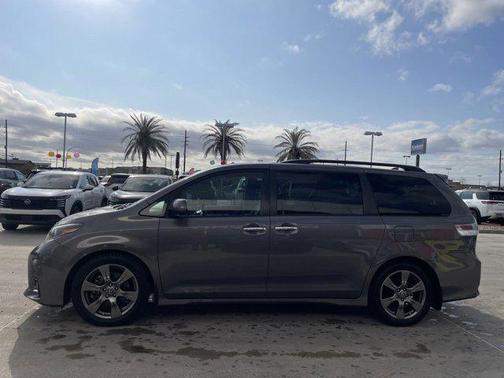 2020 Toyota Sienna SE