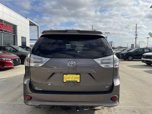 2020 Toyota Sienna SE