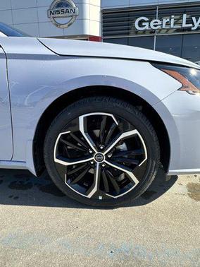 2025 Nissan Altima SR FWD