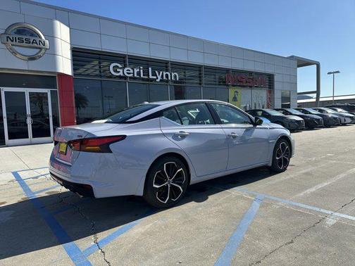 2025 Nissan Altima SR FWD