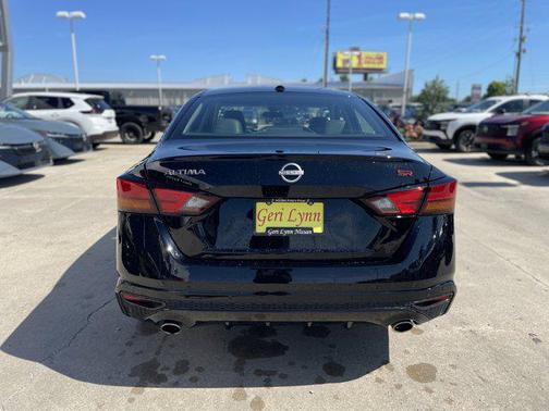Super Black 2024 Nissan Altima SR FWD
