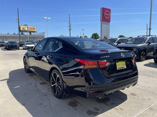 Super Black 2024 Nissan Altima SR FWD