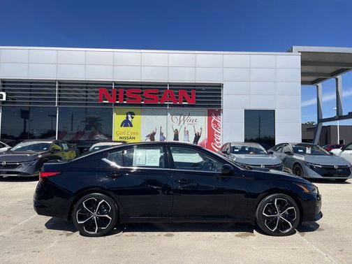 Super Black 2024 Nissan Altima SR FWD