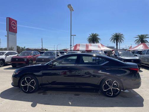 Super Black 2024 Nissan Altima SR FWD