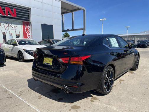Super Black 2024 Nissan Altima SR FWD