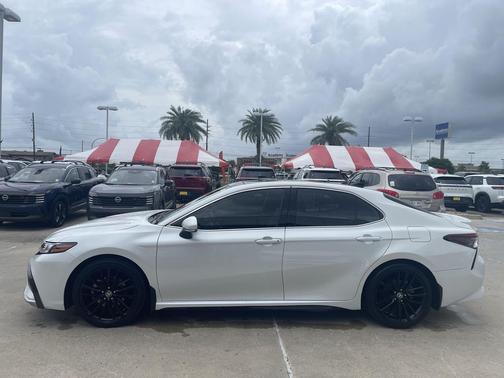Wind Chill Pearl 2021 Toyota Camry XSE