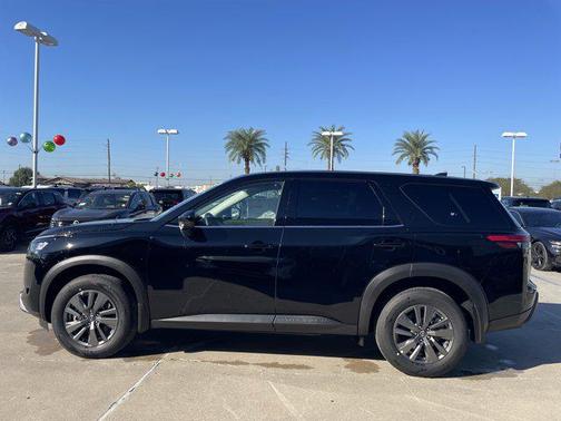 2025 Nissan Pathfinder S FWD