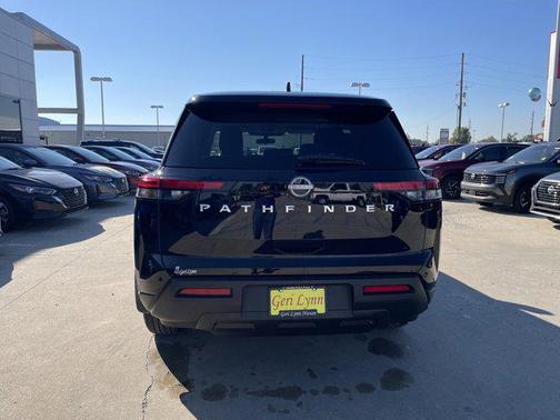 2025 Nissan Pathfinder S FWD