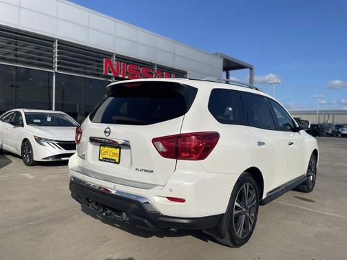 Pearl White 2017 Nissan Pathfinder Platinum