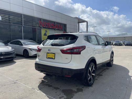 Pearl White Tricoat 2021 Nissan Rogue Sport SL