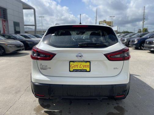 Pearl White Tricoat 2021 Nissan Rogue Sport SL