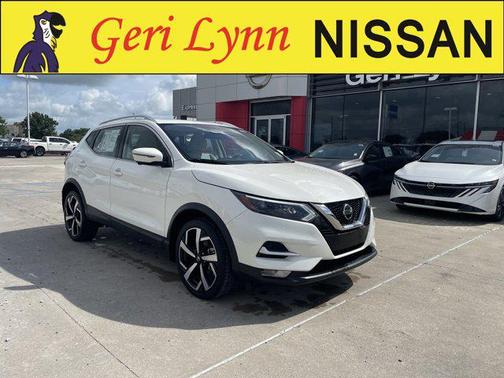 Pearl White Tricoat 2021 Nissan Rogue Sport SL