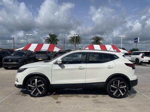 Pearl White Tricoat 2021 Nissan Rogue Sport SL