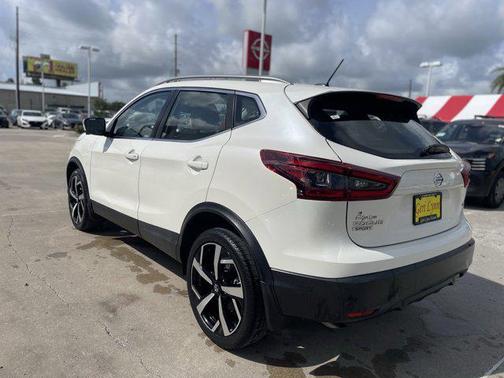 Pearl White Tricoat 2021 Nissan Rogue Sport SL