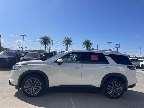 2023 Nissan Pathfinder SL FWD