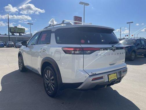 2023 Nissan Pathfinder SL FWD