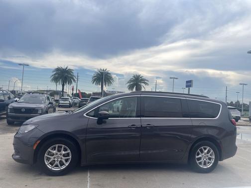 Granite Crystal Metallic Clearcoat 2020 Chrysler Voyager LXI