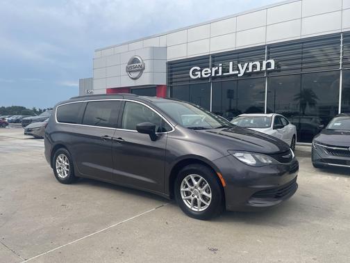 Granite Crystal Metallic Clearcoat 2020 Chrysler Voyager LXI