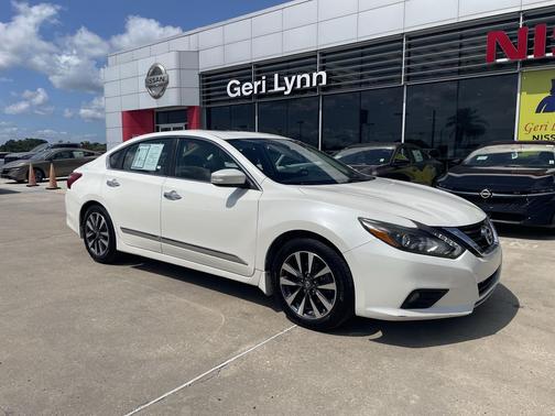 Pearl White 2017 Nissan Altima 2.5 SL