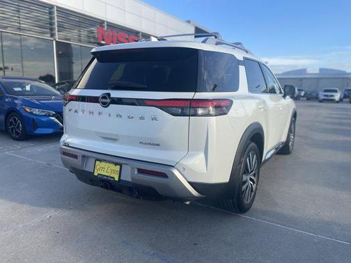 2022 Nissan Pathfinder Platinum 2WD