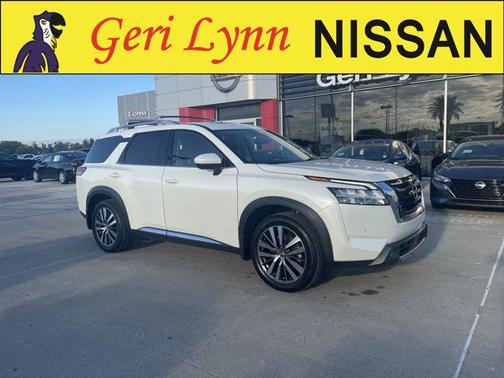 2022 Nissan Pathfinder Platinum 2WD