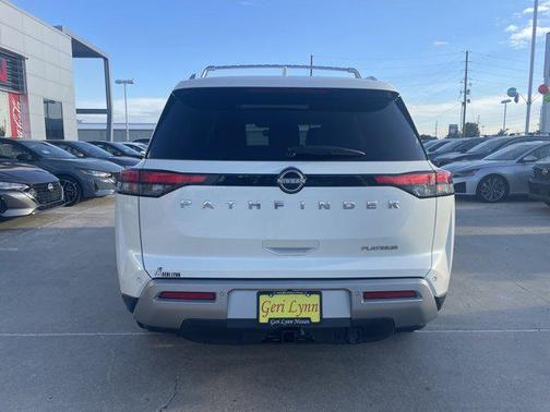 2022 Nissan Pathfinder Platinum 2WD