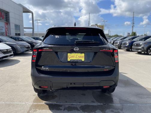 Super Black 2025 Nissan Kicks SR