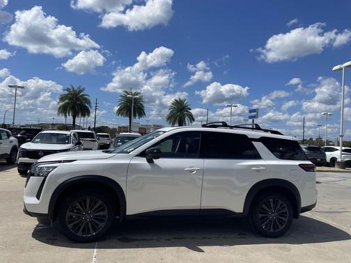 Everest White Pearl Tricoat 2026 Nissan Pathfinder SL