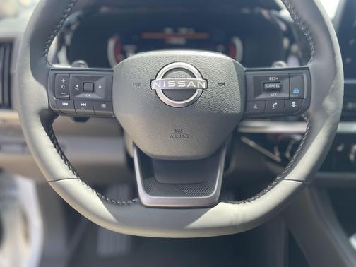 Everest White Pearl Tricoat 2026 Nissan Pathfinder SL
