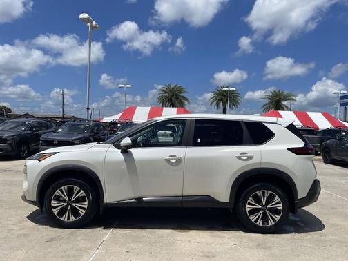 Pearl White Tricoat 2023 Nissan Rogue SV
