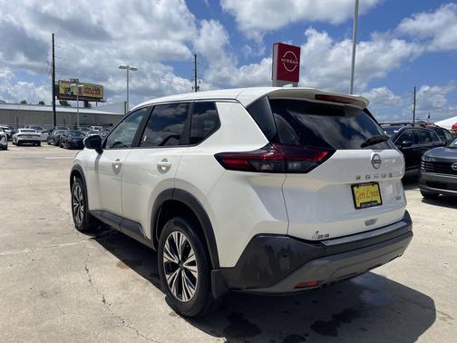 Pearl White Tricoat 2023 Nissan Rogue SV