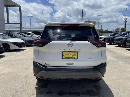 Pearl White Tricoat 2023 Nissan Rogue SV