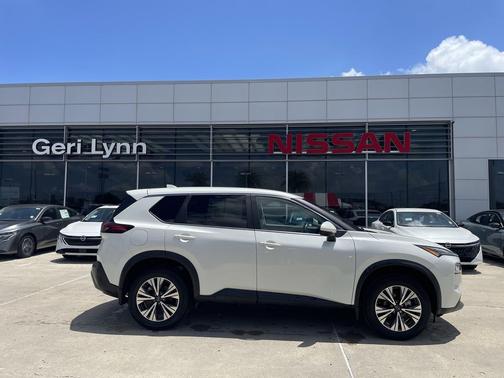 Pearl White Tricoat 2023 Nissan Rogue SV