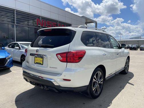 2017 Nissan Pathfinder Platinum