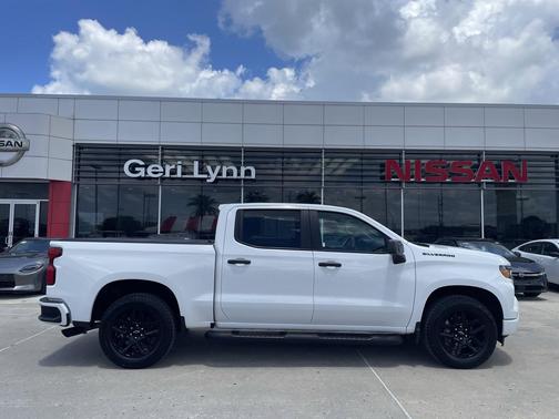 Summit White 2024 Chevrolet Silverado 1500 Custom