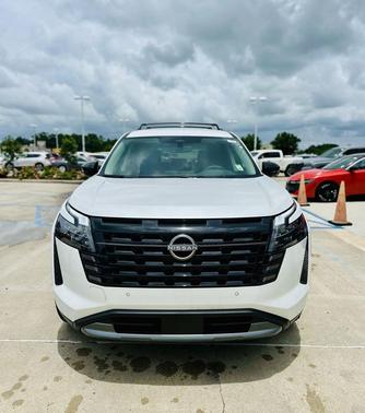 Everest White Pearl Tricoat 2026 Nissan Pathfinder SL