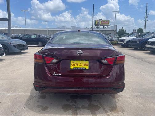 Garnet Pearl Metallic 2025 Nissan Altima SV FWD
