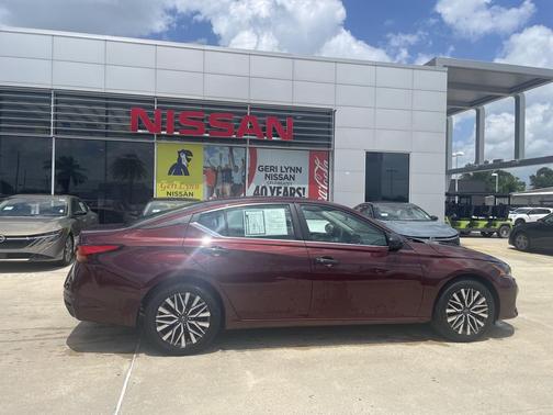 Garnet Pearl Metallic 2025 Nissan Altima SV FWD