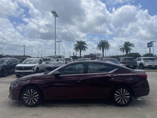 Garnet Pearl Metallic 2025 Nissan Altima SV FWD